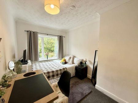 Church Street, Silverdale, ST5 - Photo 3