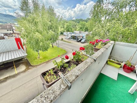 Bright and close to the center / Concierge service available! - Photo 2