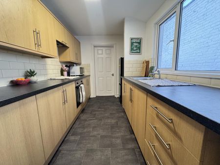 2 bedroom terraced house to rent - Photo 4