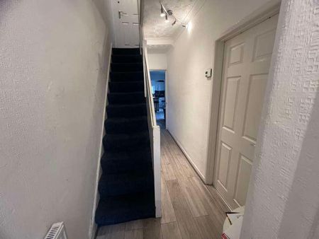 Milton Road, SO15 - Photo 2