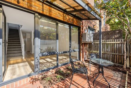 Central Geelong, Renovated Townhouse - Photo 4