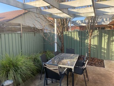 Modern & Low Maintenance - Photo 4