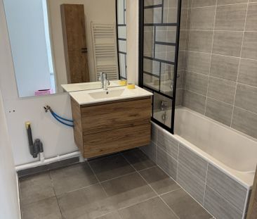 Location Appartement 3 pièces 73m² THONON LES BAINS 74200 - Photo 2