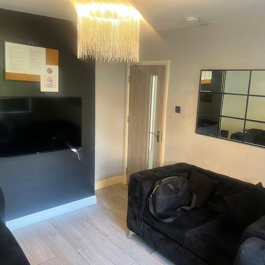 Room in a Shared House, Unett St, B19 - Photo 1