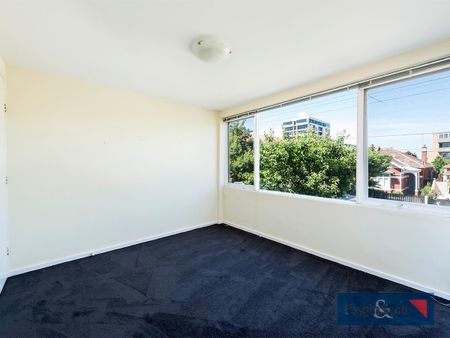 SUN-FILLED & SPACIOUS - Photo 2