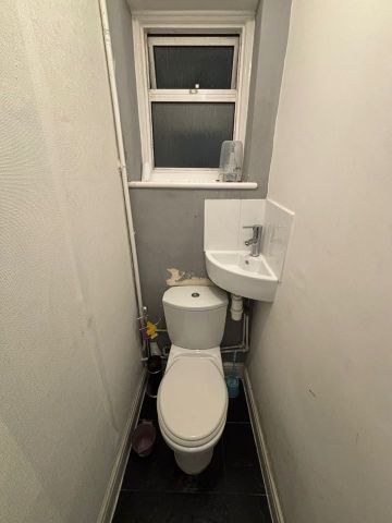 Room in a Shared Flat, Ellesmere Road, NW10 - Photo 2