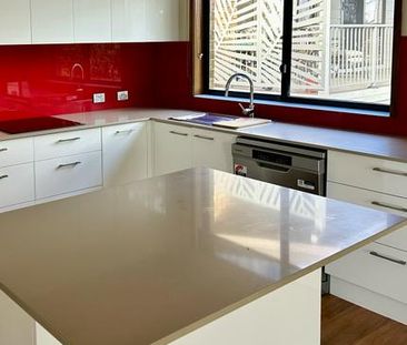 Stunning 4-Bedroom Family Home - Photo 5