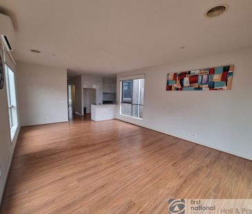 15 Tully Crescent, Narre Warren - Photo 5