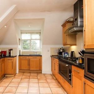 2 bedroom penthouse to rent - Photo 2