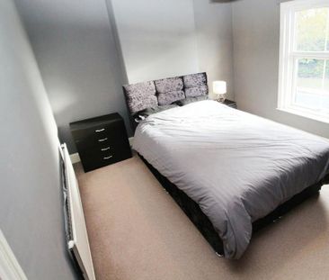 2 bedroom terraced house to rent - Photo 4