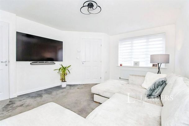 3 bedroom semi-detached house to rent - Photo 1