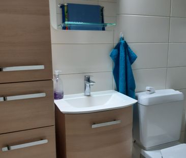 Bel appartement avec terrasse dans un cadre calme et verdoyant - Photo 3