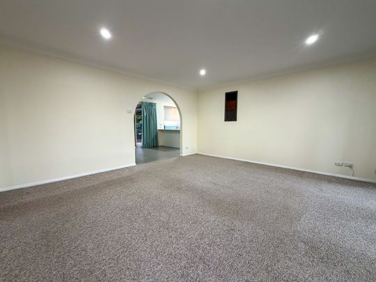Stylish & Spacious Townhouse Living in Prime South Penrith Location - Photo 1