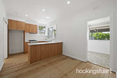 Beautifully Presented Family Home In Central Reservoir Location - Photo 4