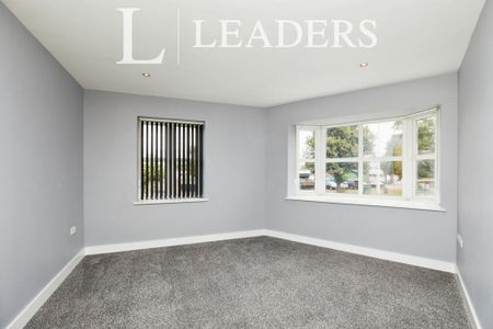 3 bedroom flat to rent - Photo 4
