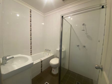 Modern 2-Bedroom Apartment in Prime Location - Photo 3