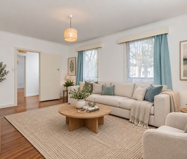 Comfortable Three-Bedroom Home in a Convenient Kew East Location - Photo 1