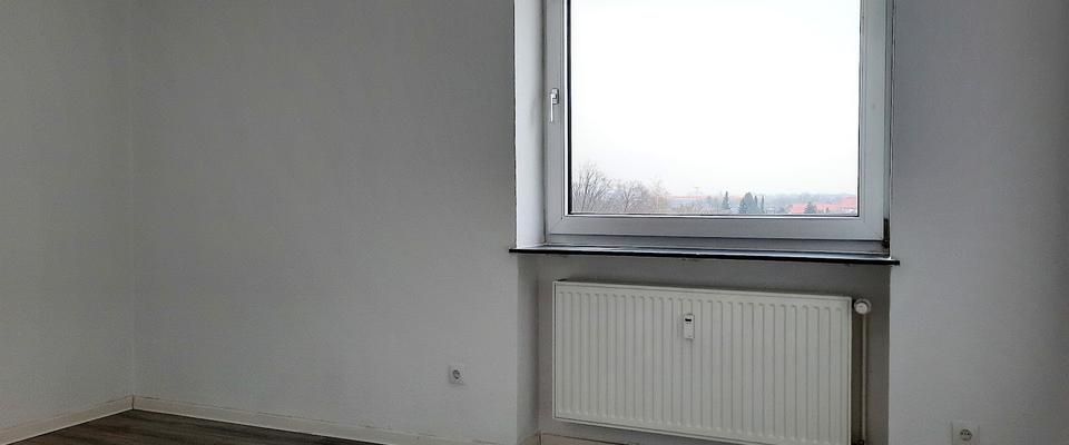 Frisch renovierte Erdgeschosswohnung mit 3 Zimmern und Balkon in ruhiger Lage - Photo 1