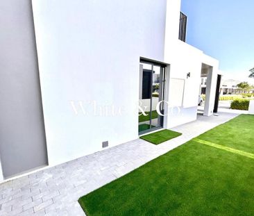 Single Row | With Park View | End Unit - Photo 5