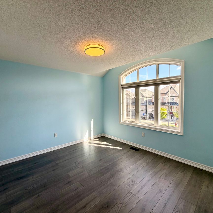For Lease - 22 Duggan Street, Aurora, Ontario - Photo 1