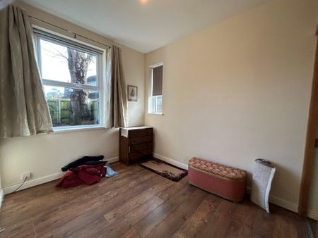 1 Bedroom Flat / Apartment - Station Road, Netley Abbey - Photo 4