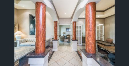 Spacious Family Home with Swimming Pool! - Photo 5