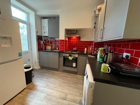 1 bedroom in a house share to rent - Photo 4