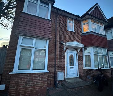 1 Bed Flat, Pennine Drive, NW2 - Photo 1