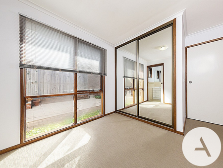 27 Rowe Pl, Phillip ACT 2606 - Townhouse For Rent | Domain - Photo 4