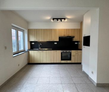 Verzorgd gelijkvloers appartement met 2 slaapkamers en garage. - Foto 3