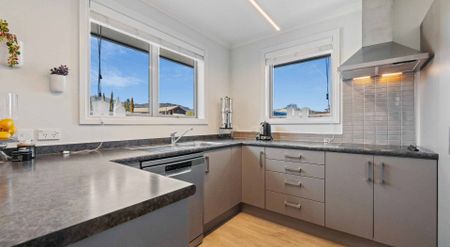 Modern, Low-maintenance 2-Bedroom Townhouse with Great Heating & Easy-Care Living - Photo 3