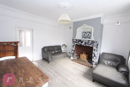 SMITHY BRIDGE, Hollingworth Lake, Littleborough - Photo 2