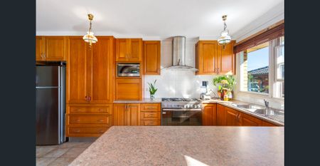 Spacious Brick Family Home, Quiet Location - Photo 5