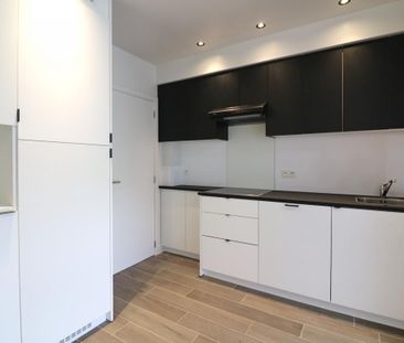 Volledig gerenoveerde woning met 2 slpk, tuin met terras voor 935 E... - Photo 4