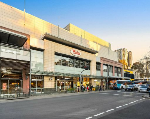 Perfectly Positioned Renovated Apartment! - Photo 1