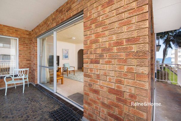 Fully furnished water front living - Photo 1