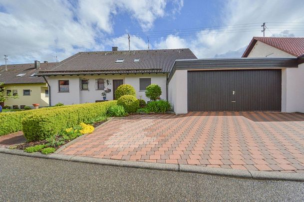 Großzügige DG-Wohnung in ruhiger Lage | Balkon u. Dachterrasse | Stellplatz inkl. - Foto 1