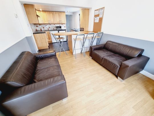 4 Bed Student Accommodation - Photo 1