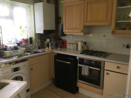 2 bedroom property to rent in Barking - Photo 2