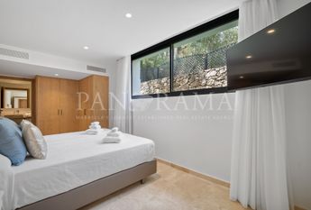 Stunning modern family villa in the prestigious heart of Las Brisas