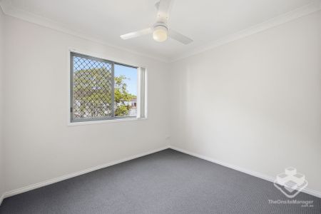 Walk to Bellevue Park State School – Gated 'Benowa Lodge' Living - Photo 2
