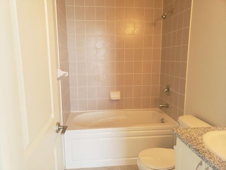 For Lease - 349 Rathburn Road Unit# 816, Mississauga, Ontario - Photo 2
