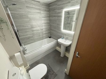 Naylor Road, Ellesmere Port - Photo 4