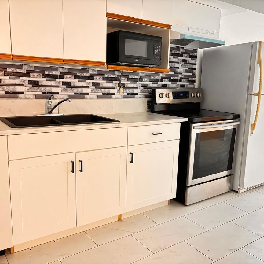 For Lease - 15 Lafayette Drive, St. Catharines, Ontario - Photo 1