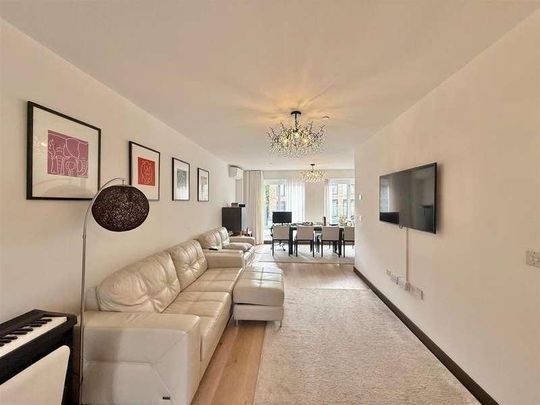 Noel Coward Avenue, Denham Green, UB9 - Photo 1