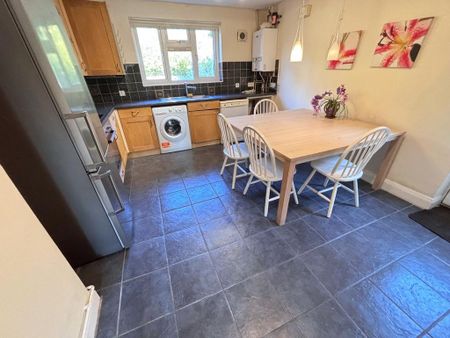3 bedroom semi-detached house to rent - Photo 5