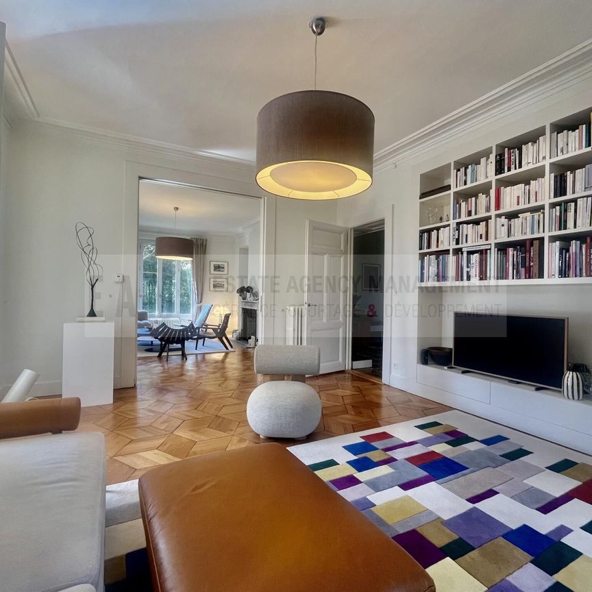 CADRE BUCOLIQUE / AUTHENTICITY STEPS AWAY FROM DOWNTOWN - Photo 1