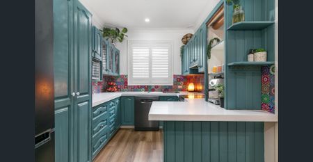 Enchanting four bedroom home - Photo 3