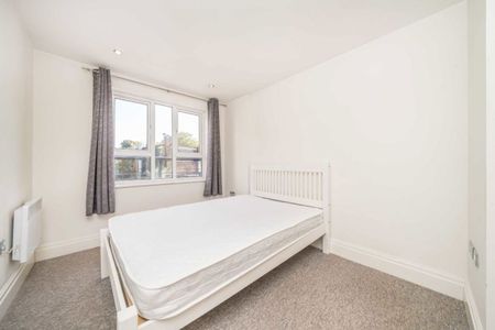 Royal Quarter, KT2, London - Photo 3