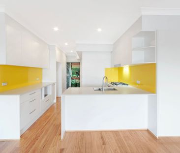 Modern Three-Bedroom Apartment in Prime Lane Cove Location - Photo 5